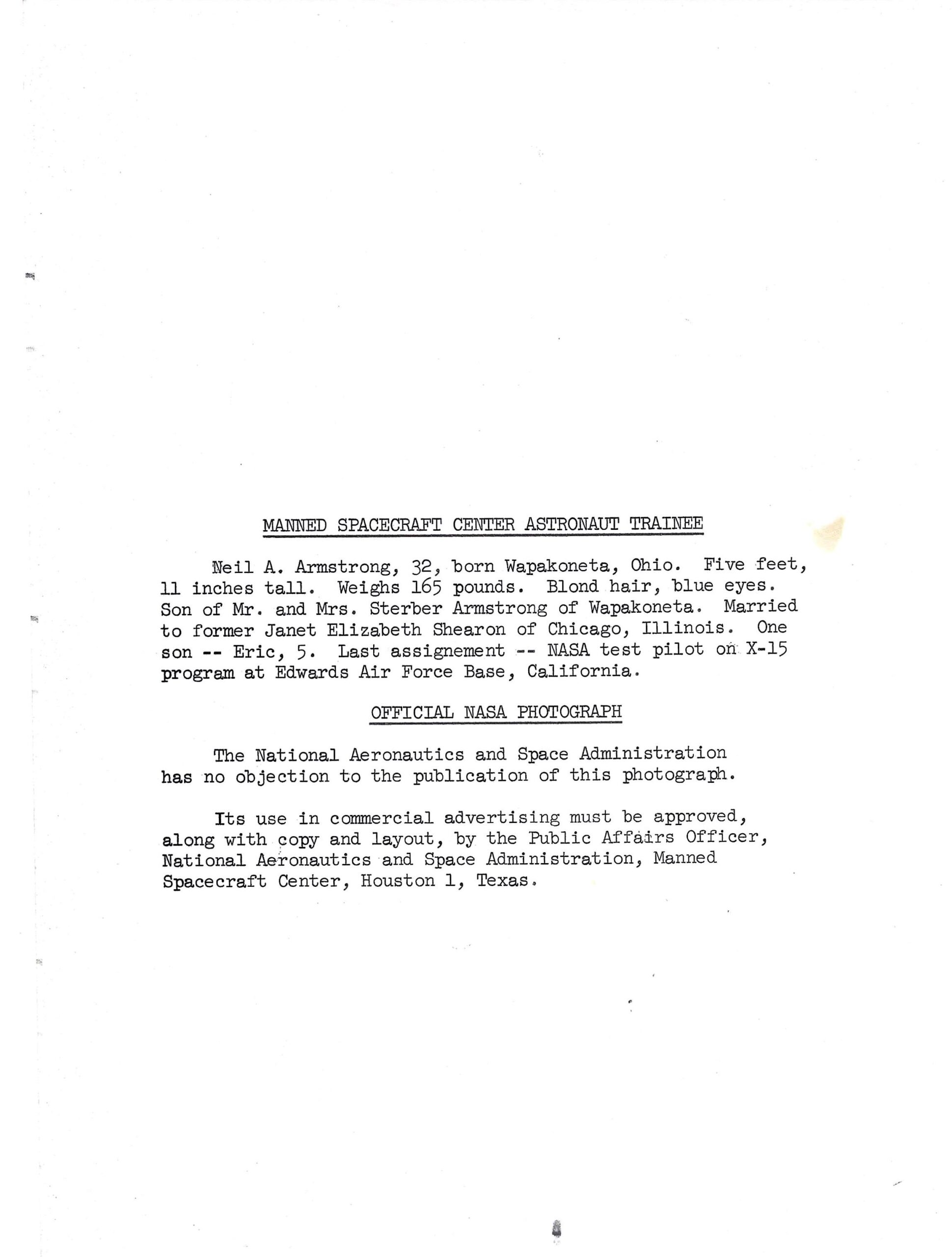 Apollo 11 Neil Armstrong Signed Vintage Pre-Flight Business Suit Photograph - Image 2